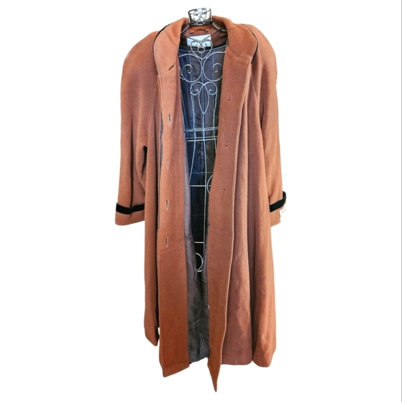 Vintage Charles Klein Brown 100% Coat with Black Velvet Trim and Button - Picture 2 of 15